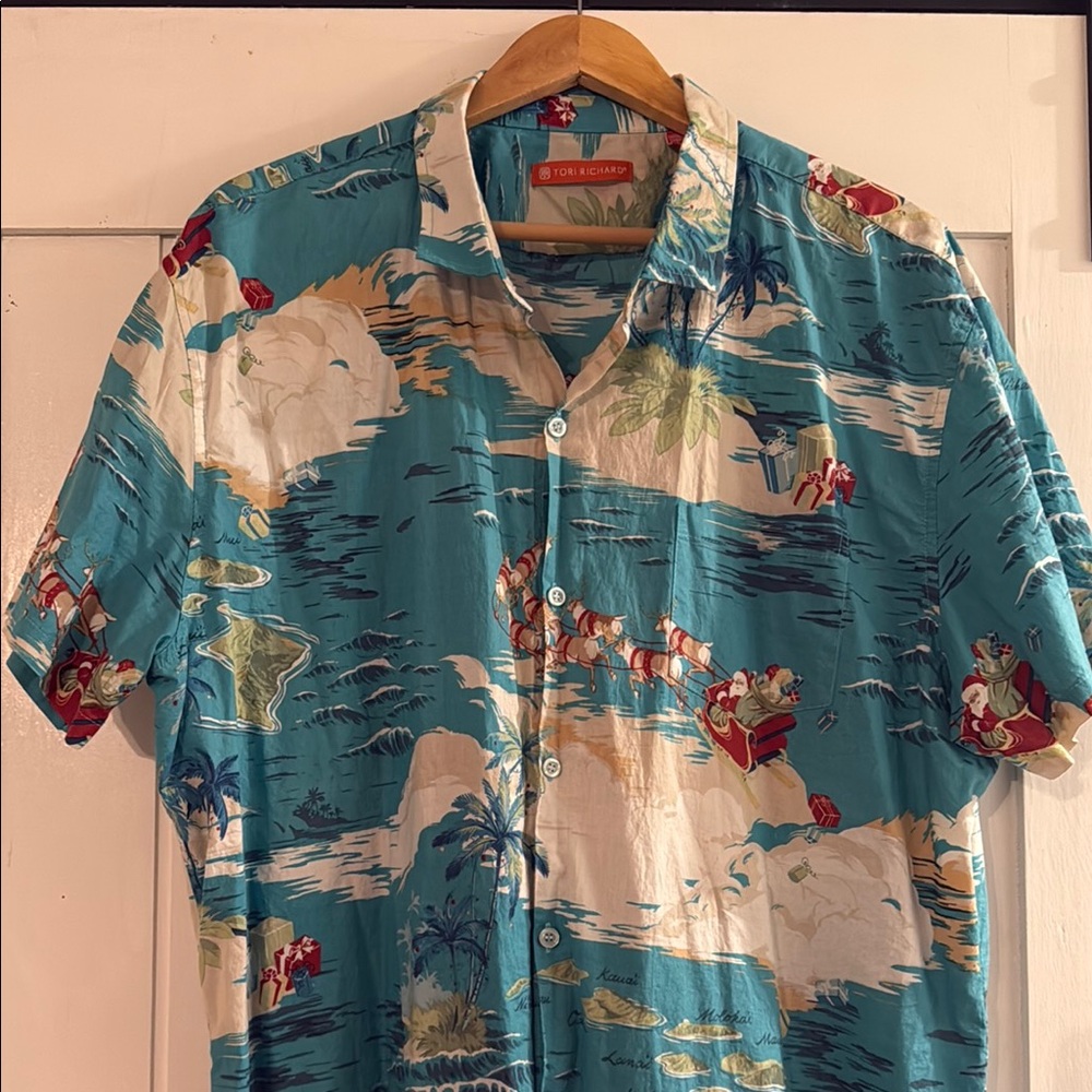 Tori Richard Hawaiian Santa Button Down